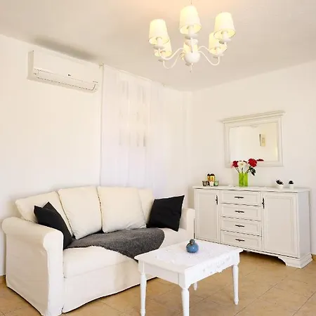 Сasa de vacaciones ,santorini Cycladic House For 4 Persons By Mps
